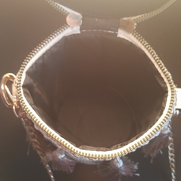 PRICE DROP! Tassle Floral Accent Purse! - Picture 3 of 4